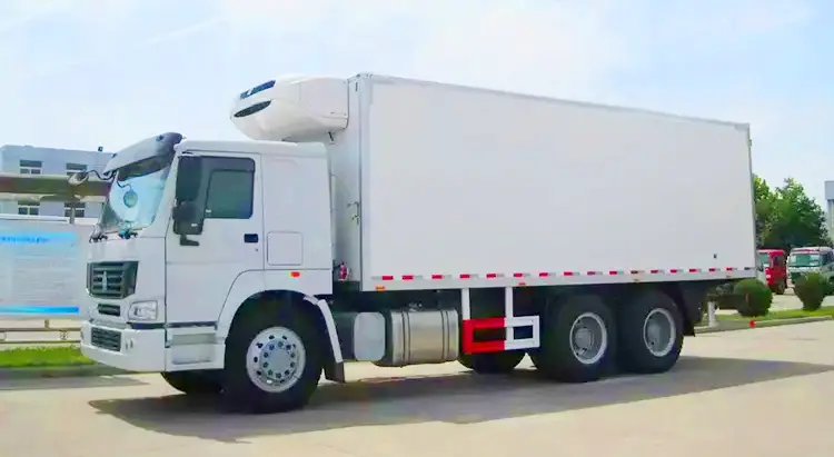 Sinotruk Howo 6×4 Refrigerated Truck cover