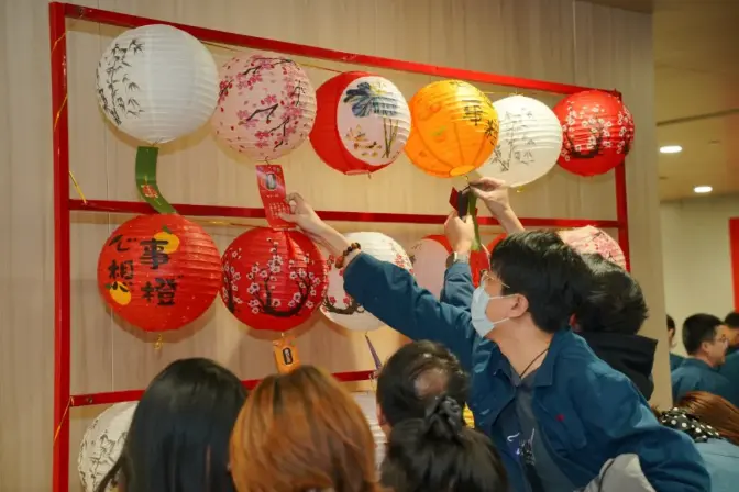 Sinotruk Group held a Lantern Festival themed event. cover